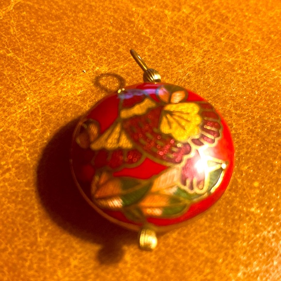 1970s three dimensional cloisonné pendant. Perfect. About the size of quarter. - Picture 2 of 9